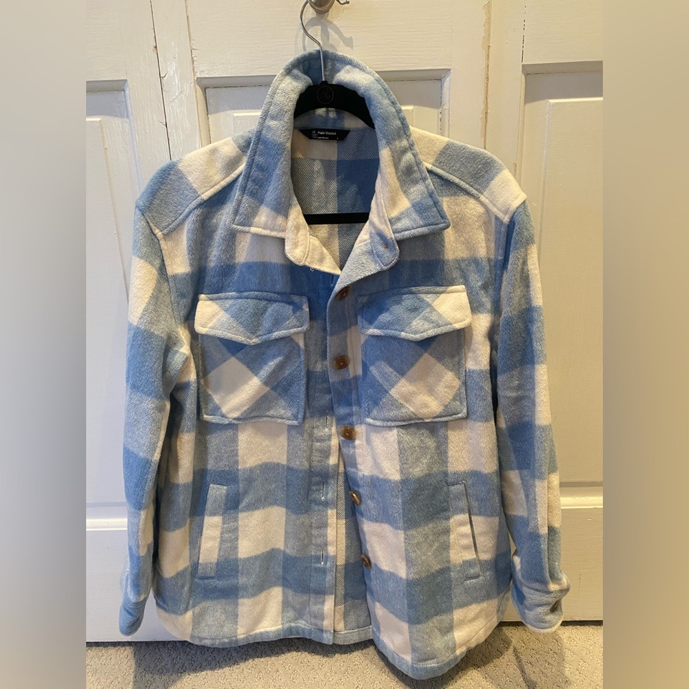 Women’s plaid button front shacket in blue white buffalo check print. Size S